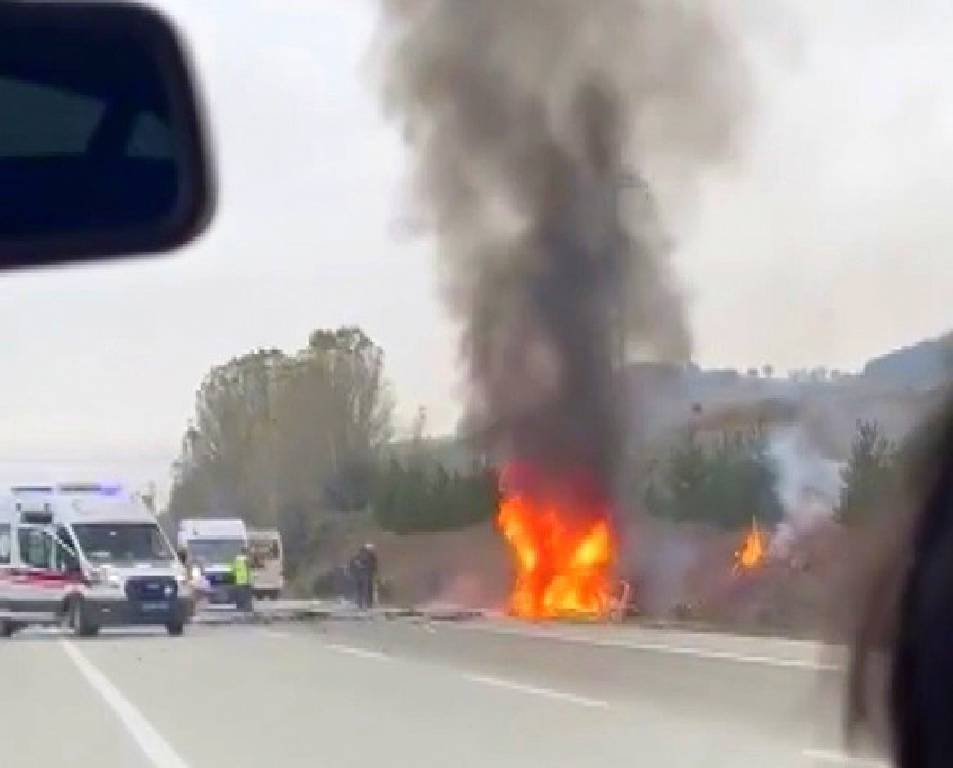5 kişi öldü, otomobillerden biri cayır cayır yandı… Kahreden kazanın adresi Erzincan!