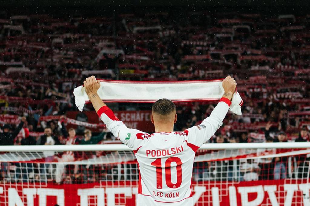 Lukas Podolski gözyaşlarıyla veda etti