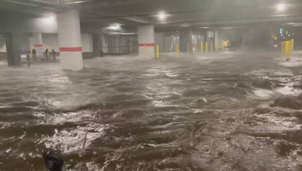 Milton Kasırgası Florida kıyılarına ulaştı… 230 km rüzgarla yıkıp geçebilir!