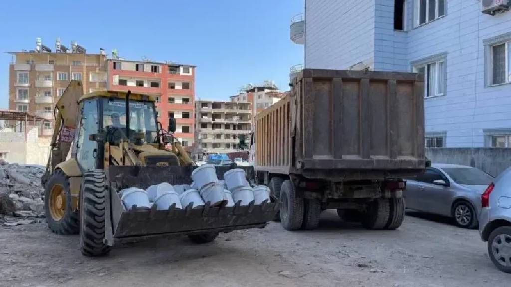 Sağlığa uygun olmayan 6 buçuk ton salça imha edildi...