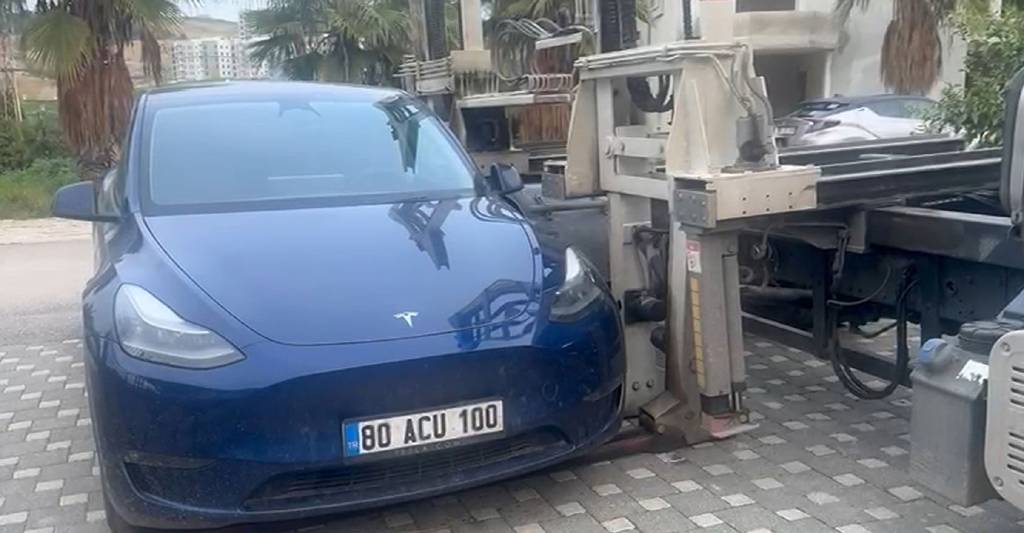 Tesla arıza yaptı, sürücü mahkemede kazandı…