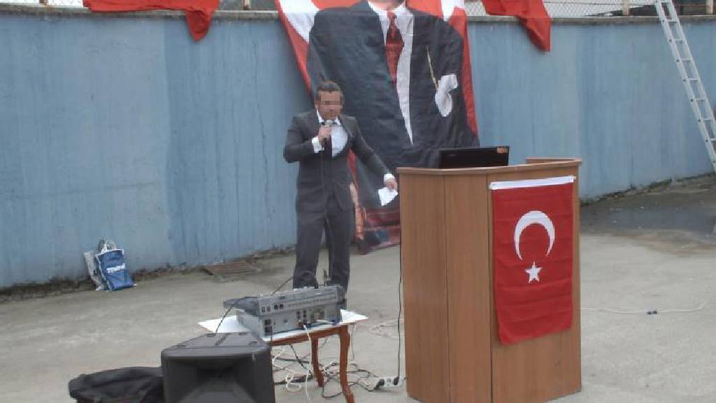 Babasını öldüren, annesini ve kardeşini bıçaklayan caninin ilginç kişiliği… İstanbul’dan aday olmuş!