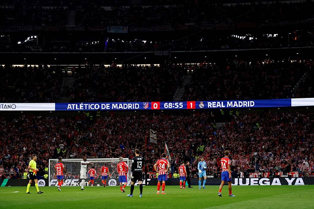 Madrid derbisinde sahaya yabancı madde atan taraftara ömür boyu men