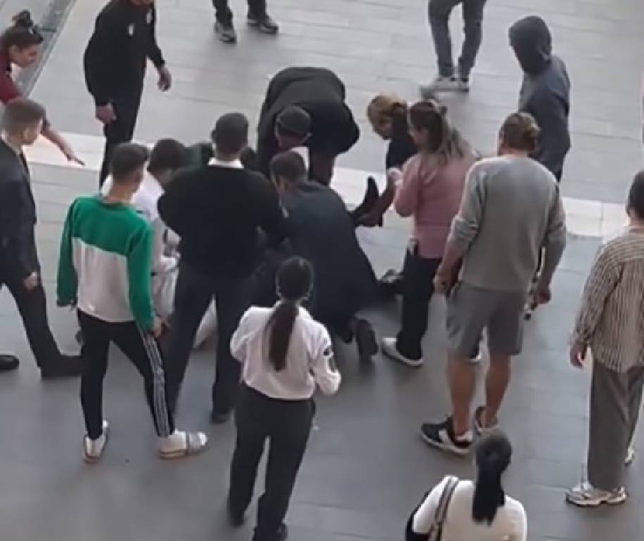 İzmir'de 15 yaşındaki iki çocuk, güvenlik görevlisini bıçakladı
