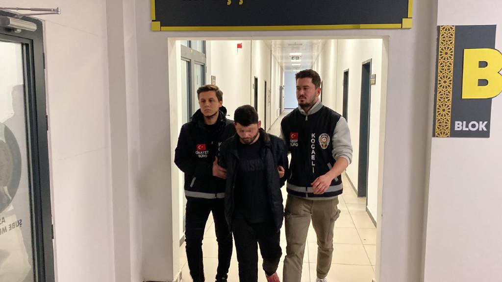 Ağabeyinin boğazını kestiği iddiasıyla yargılanıyordu, olayın ardından dram çıktı… ‘Beni karısı gibi kullanıyordu’