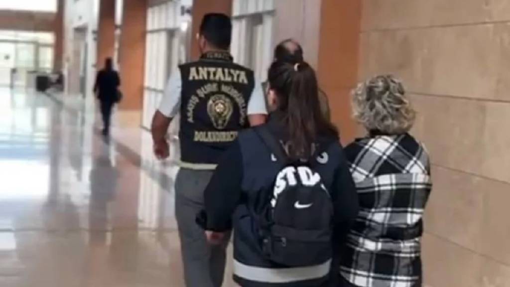 Hakim cübbesiyle dolandırıcılık: Antalya'da sahte ağır ceza hakimi kılığına giren iki kişi tutuklandı