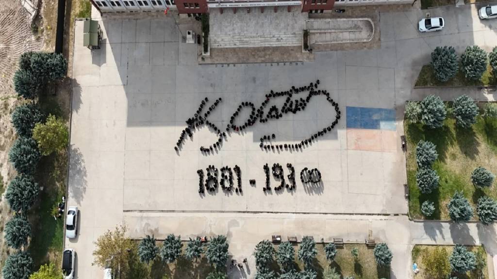 Aksaray'da 450 öğrenciyle 10 Kasım koreografisi