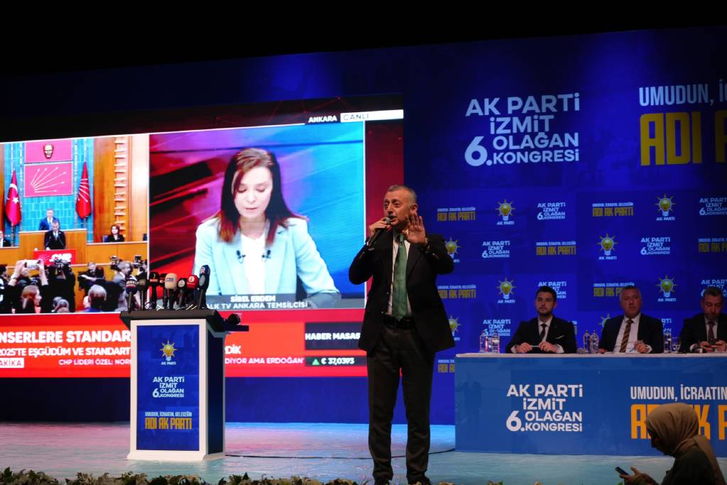 Konser tartışmaları sürüyor! Kocaeli Büyükşehir Belediye Başkanı Tahir Büyükakın:"Siz önce çöp toplayın"