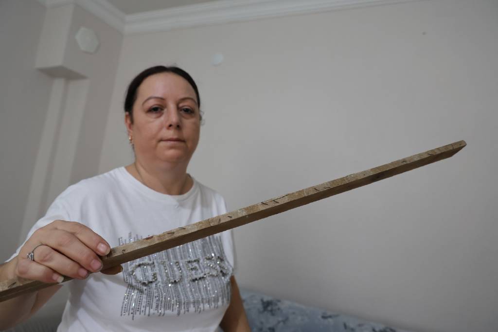 Yine bir ev sahibi kiracı kavgası! Evi çivili sopalarla basıp, karı kocayı darbettiler…