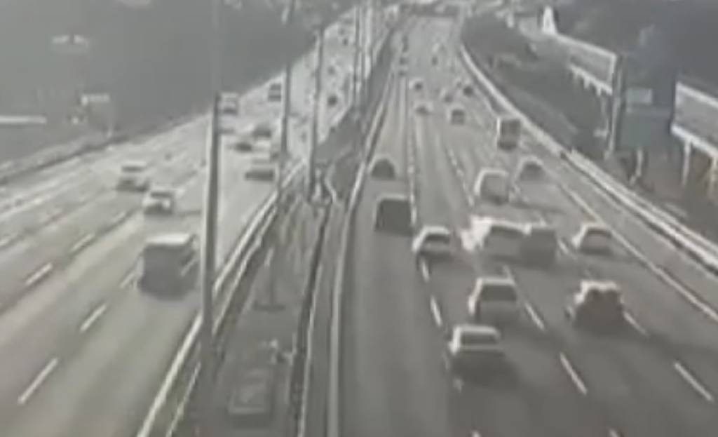 Makas attı! TEM Otoyolu'nda 2 kişinin hayatını kaybettiği feci kaza kamerada!