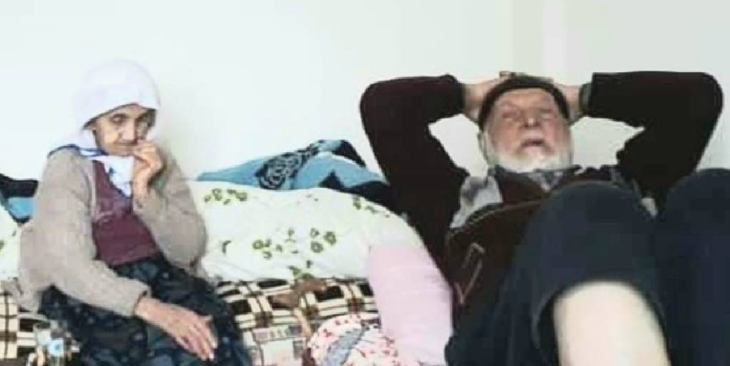 Ölüm bile ayıramadı! 74 yıllık evli asırlık çift, aynı gün hayatını kaybetti...