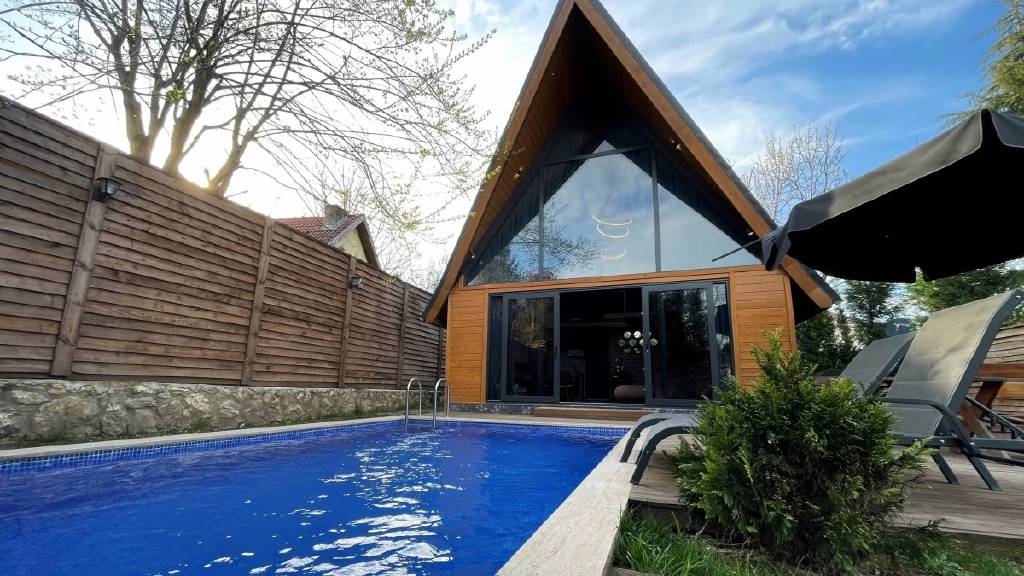 Sapanca'daki bungalovlar doldu! İki günlük tatil 15 ila 40 bin lira arasında...