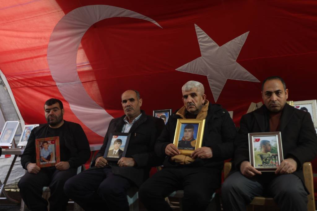 Diyarbakır'da evlat nöbeti tutan baba: Kürtlerin en büyük düşmanı, PKK örgütüdür