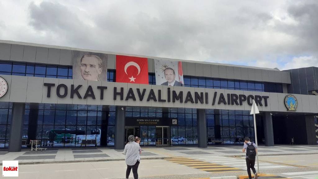Yolcu uçağı, olumsuz hava koşulları nedeniyle Tokat'a zorunlu iniş yaptı