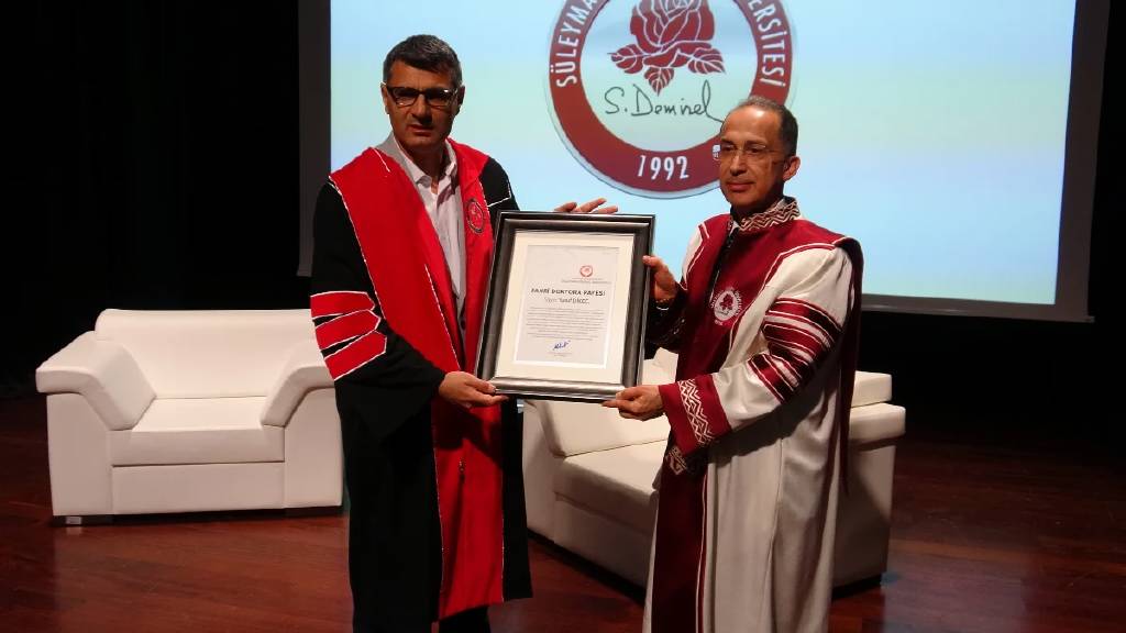 Olimpiyat başarısıyla ilgili soruları yanıtlayan Dikeç, disiplinli çalışma ve azmin önemini vurguladı