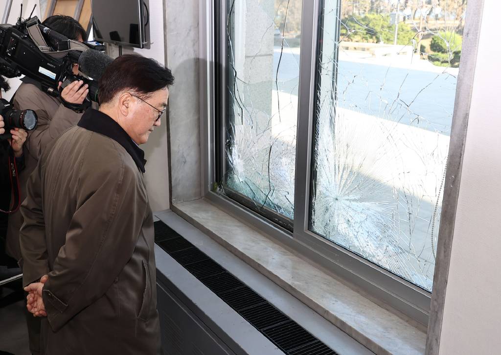 Güney Kore muhalefeti, Devlet Başkanı Yoon'un görevden alınması için önerge sundu