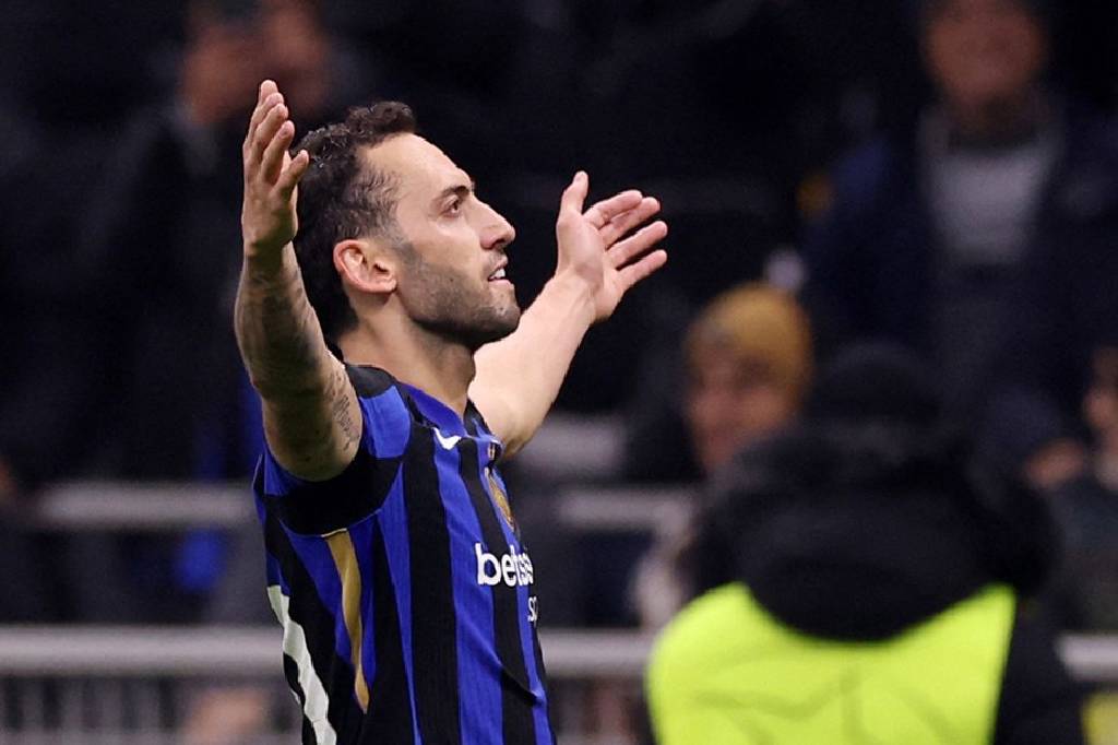 Hakan Çalhanoğlu, ayın oyuncusu ödülüne layık oldu