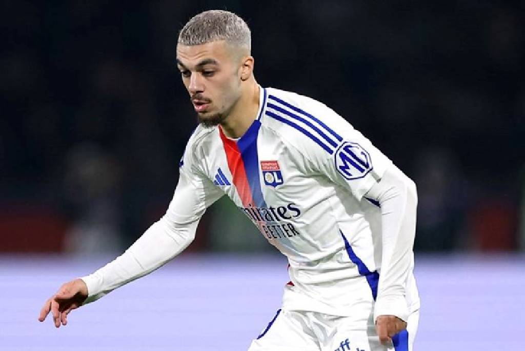 Galatasaray, ara transfer döneminde forvet hattını güçlendirmek amacıyla Lyon'un golcüsü Georges Mikautadze için ısrarcı olduğunu bildirdi