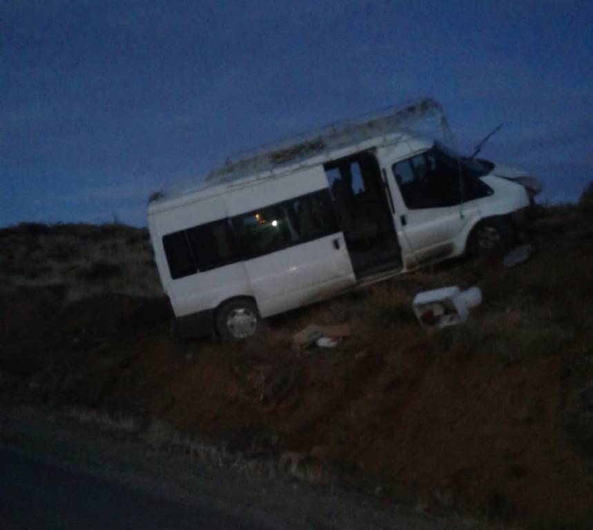 Adıyaman'da freni boşalan minibüs devrildi: 2'si ağır 9 yaralı
