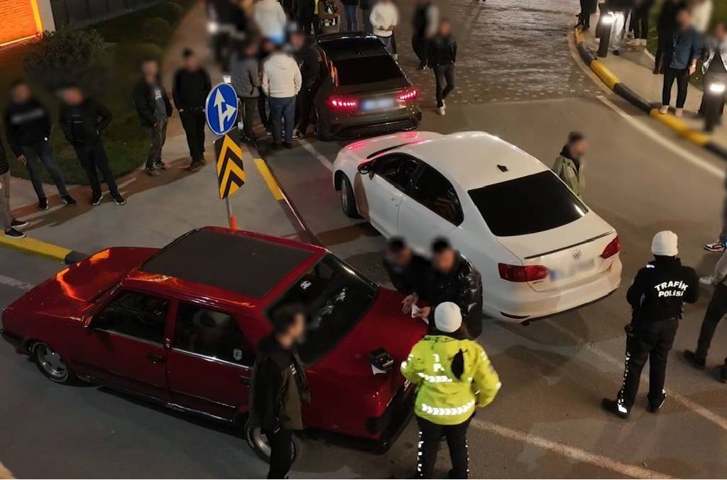 İstanbul'da modifiye denetimi: 40 araç trafikten men edildi