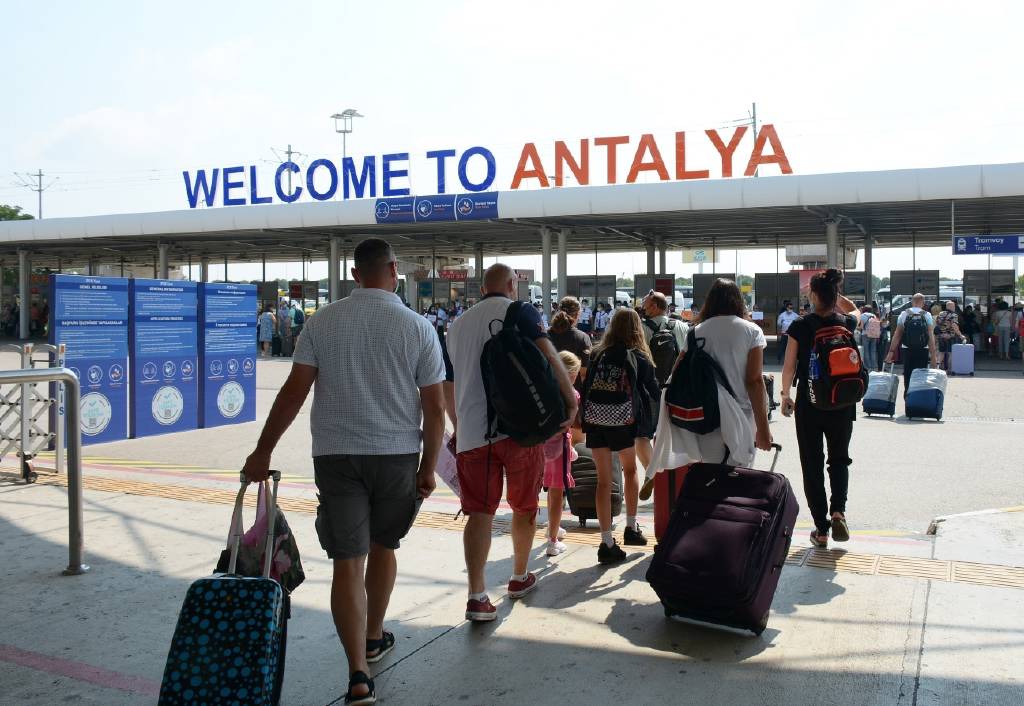 Antalya'ya son 10 yılın ziyaret rekoru! En çok Rus ve Alman geldi…