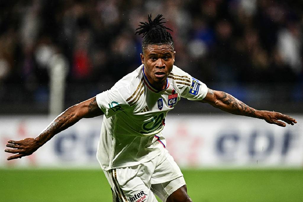 Lyon’un Nijeryalı santrforu Gift Orban, Alman ekibi Hoffenheim'a transfer olmaya yakın