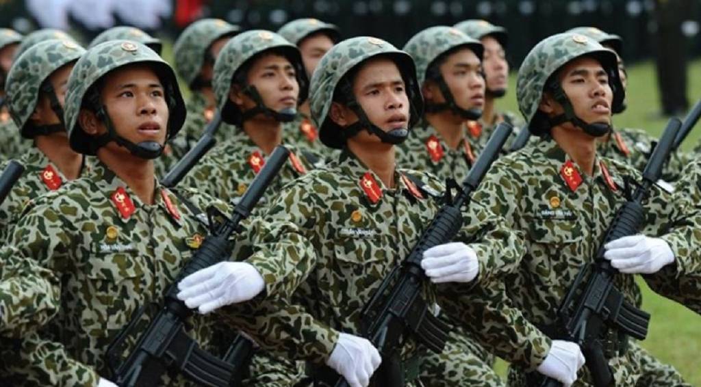 Vietnam’da askeri tatbikat sırasında patlama: 12 asker öldü