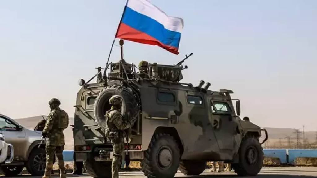 Şam ve Humus'ta konuşlu Rus birlikleri, zırhlı askeri araçlar ve römorklu kamyonlardan oluşan konvoylarla Lazkiye'deki Hımeymim Hava Üssü'ne doğru hareket etti