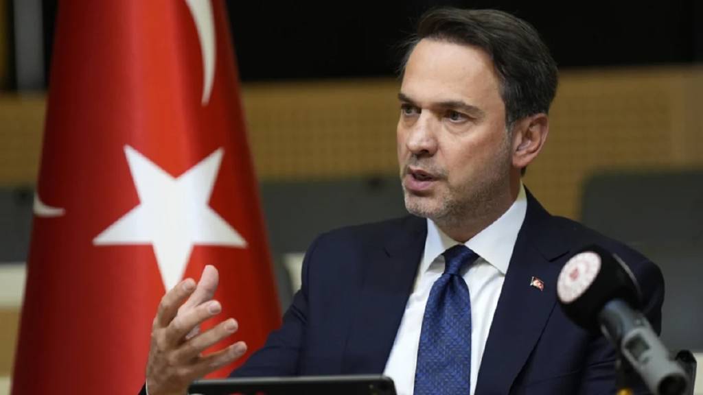 Bakan Bayraktar: "Suriye ve Lübnan'a elektrik desteği için çalışmalar başlatılacak"