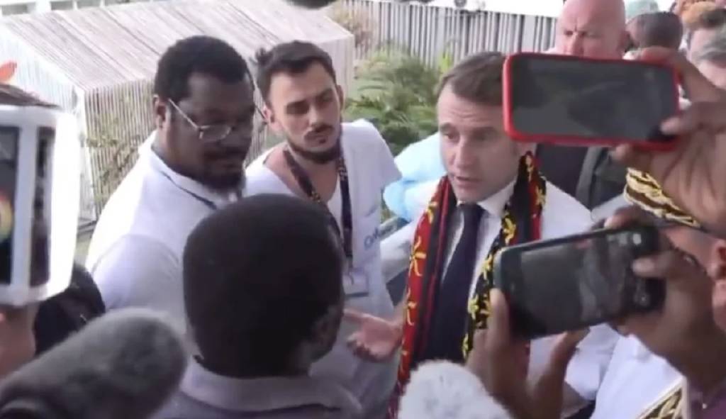 Macron, kasırganın vurduğu Mayotte’de yuhalandı