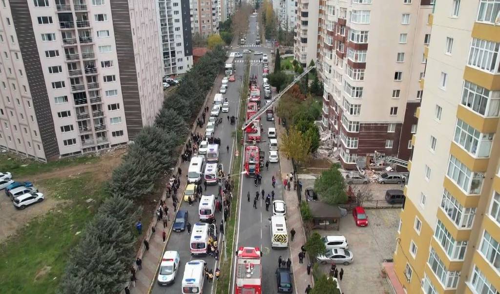 Beylikdüzü'nde doğalgaz patlaması! 1 can kaybı, 3 yaralı…