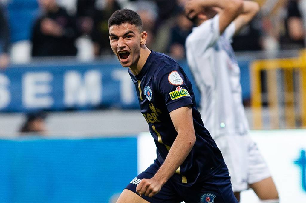 Kasımpaşa'nın 18 yaşındaki stoperi Yasin Özcan, Aston Villa'ya transfer olmaya çok yakın