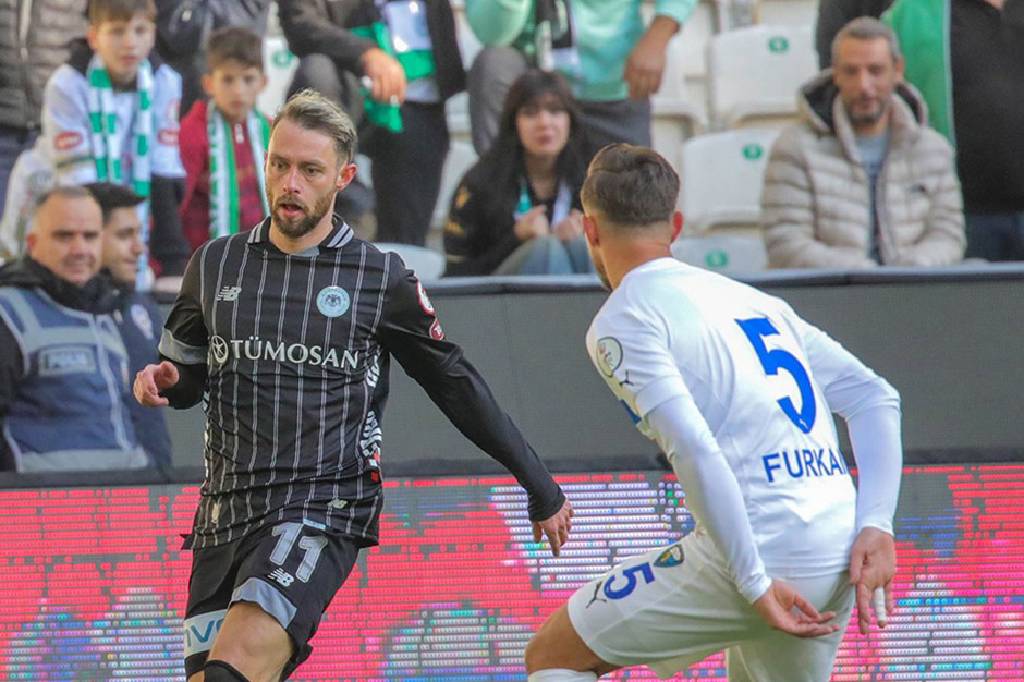 Konyaspor, 90+'larda gelen golle gruplara kaldı