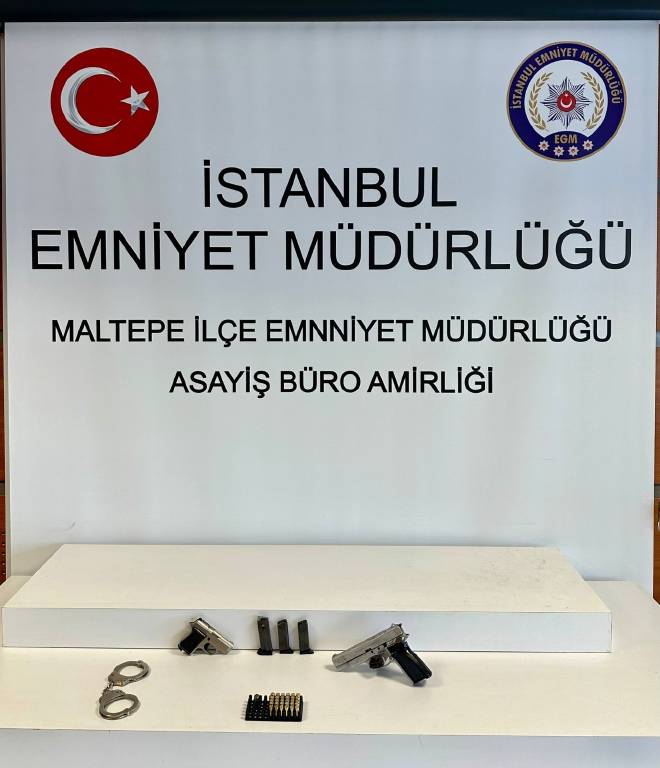 İstanbul’da tartıştığı kişileri silahla tehdit eden şahıs yakalandı!