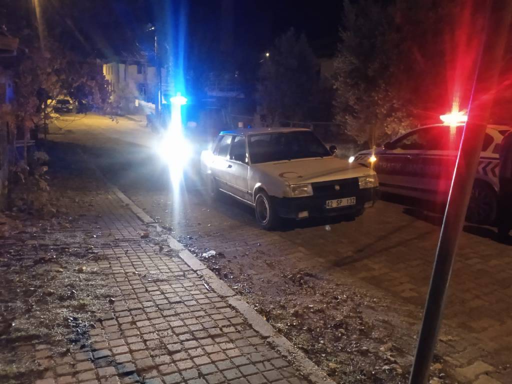 Denizli’de ehliyetsiz ve alkollü sürücü, aracını jandarmanın üzerine sürdü!
