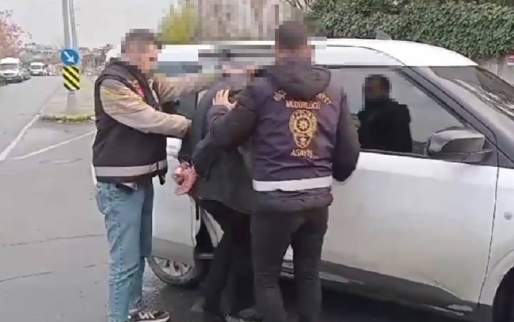 İstanbul’da kadın cinayeti! Boşanma aşamasındaki eşini öldürdü, üvey oğlunu bıçakladı