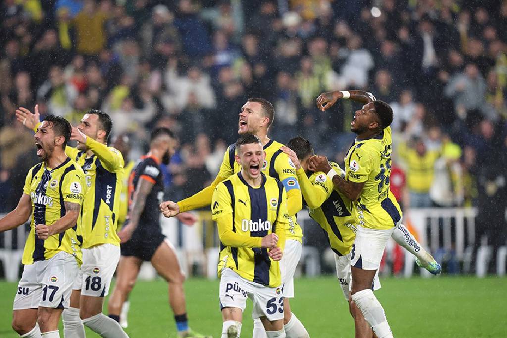 Golcülerin konuştuğu maçta Fenerbahçe'den 3 gollü galibiyet