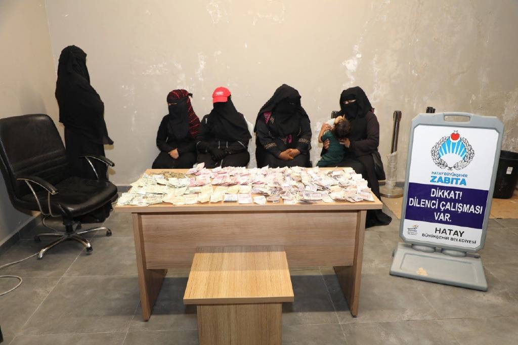 Hatay’da yabancı uyruklu dilenci, yarım günde 3 bin TL para topladı
