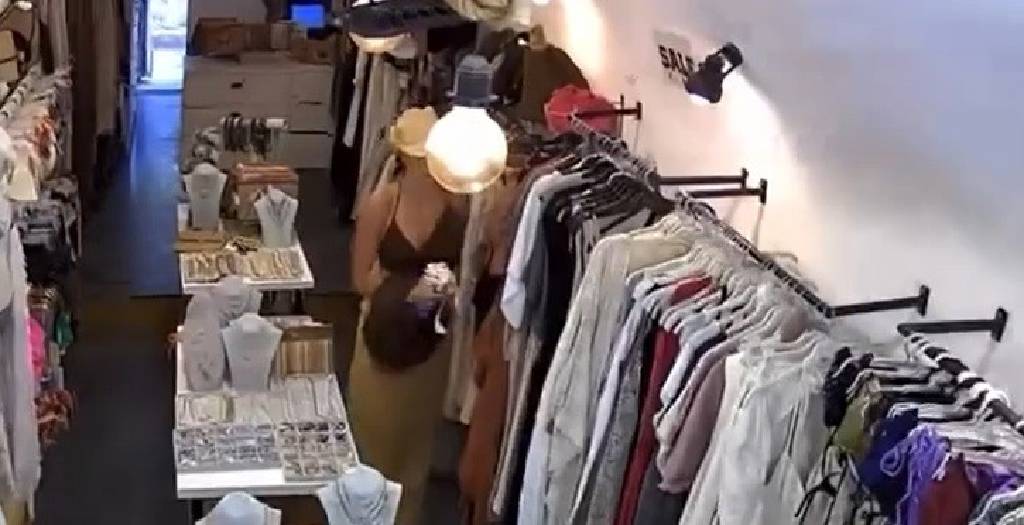 Hırsız turist pişman oldu! Parasını gönderdi...