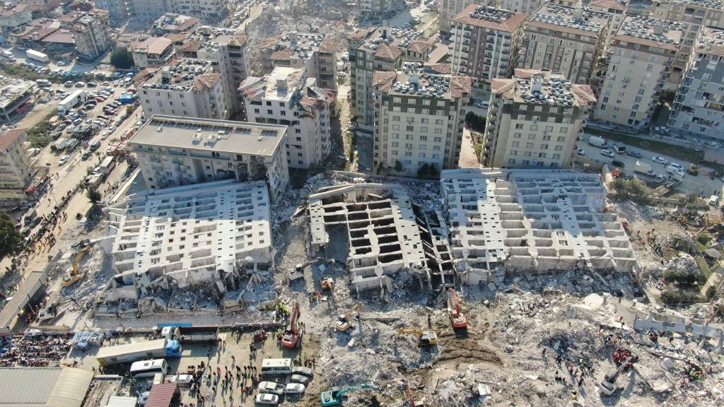 269 kişiye mezar oldu... Rönesans Rezidans'ın davasında tutuklu sanık duruşmada kalp krizi geçirdi!