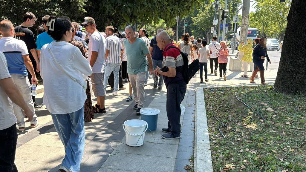 Yıldız Sarayı’na ziyaretçi akını… Kapıda uzun kuyruklar oluştu