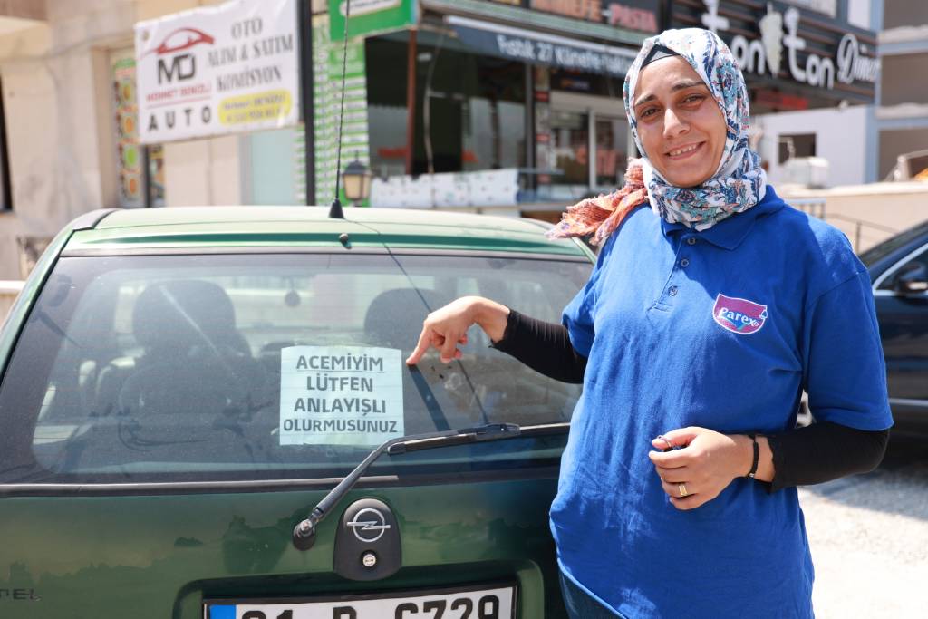 14 yıldır ehliyeti vardı, korkusunu bir notla yendi ve trafiğe çıktı!
