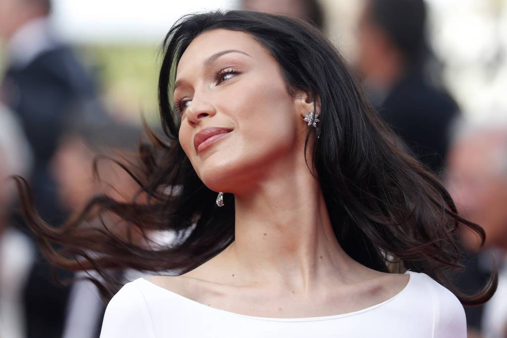SKANDAL KARAR… Adidas, Filistin kökenli Bella Hadid’i reklamdan çıkarttı 