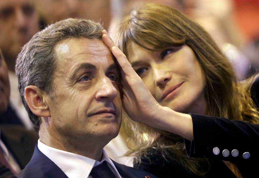Eski first lady Carla Bruni'ye yolsuzluk suçlaması! 20 yıl yatabilir…