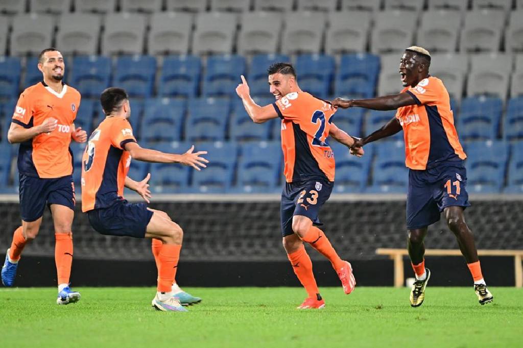 Başakşehir 2 golle turu geçmeyi başardı