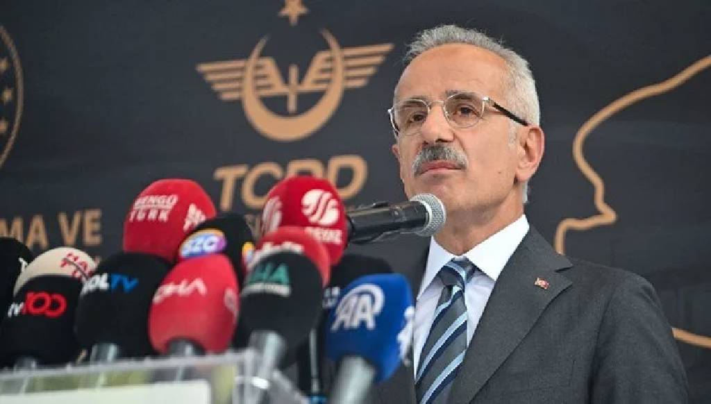 Bakan Uraloğlu duyurdu: Instagram'a erişim engeli kaldırıldı