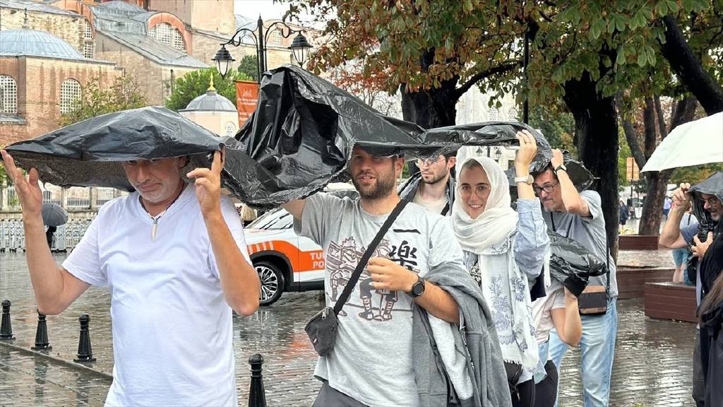 İstanbul'da sağanak etkili oldu!