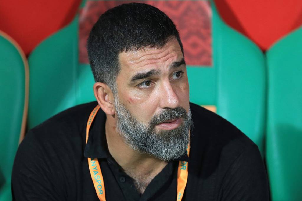 Süper Lig'de Arda Turan, ilk maç kırmızı kart gördü!