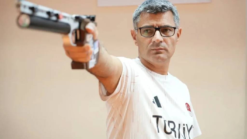 Yusuf Dikeç’ten annesine yapılan çirkin yorumlara tepki: “Atatürk’ün annesine baksınlar”