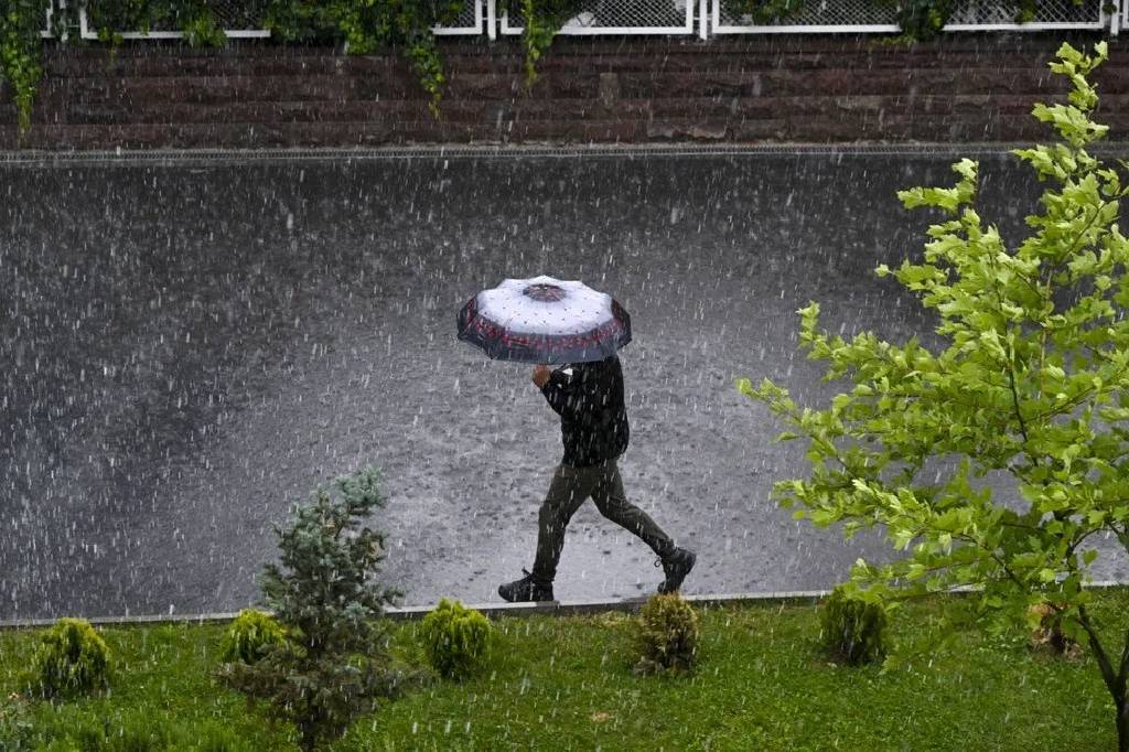 Meteorolojiden turuncu kodlu uyarı: Çok kuvvetli sağanak bekleniyor!